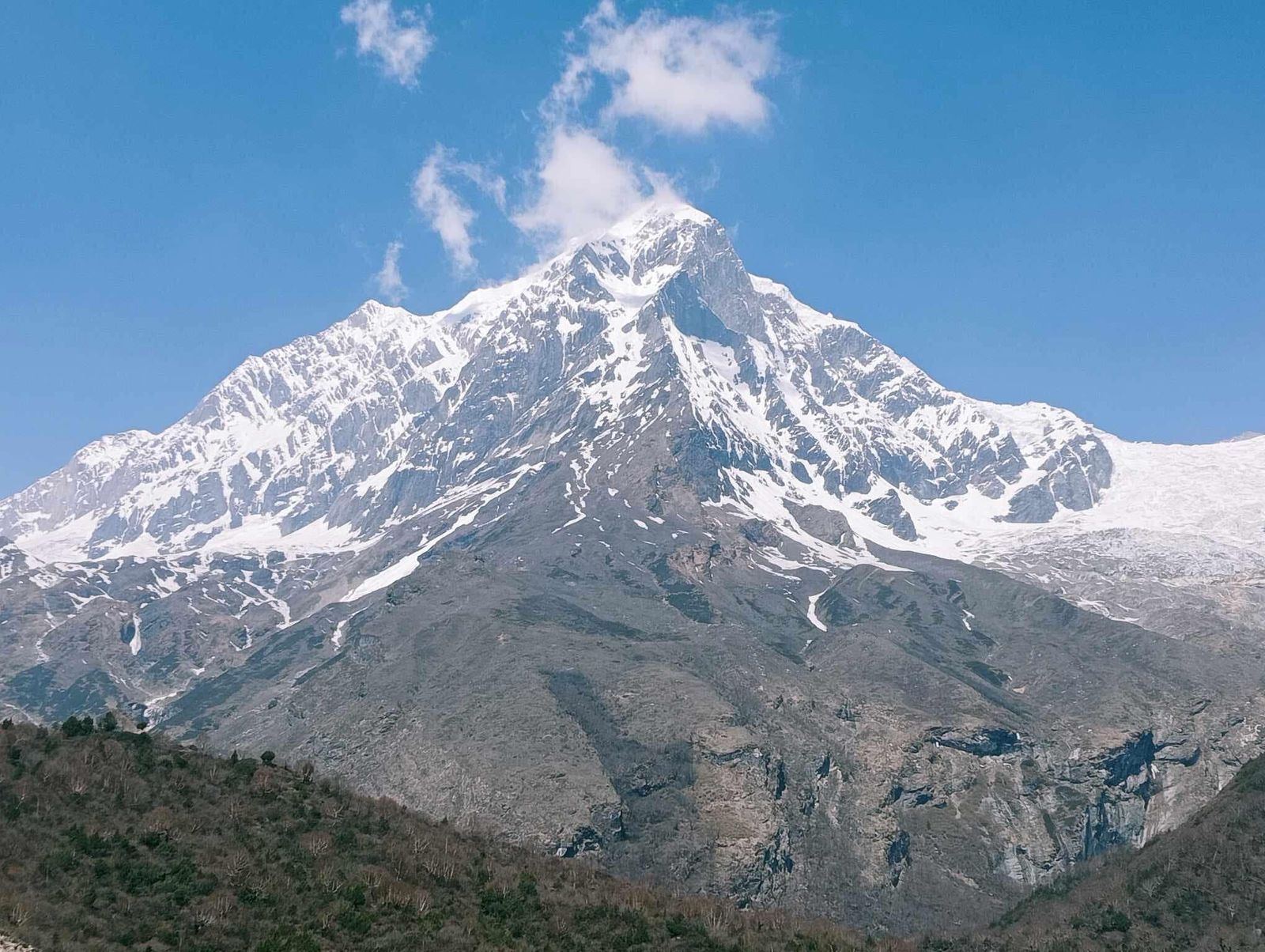 Manaslu Base Camp Trekking -15 Days